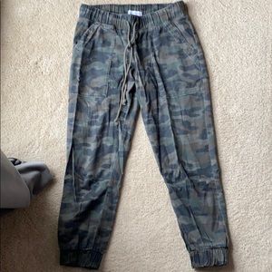 Bella Dahl camo joggers